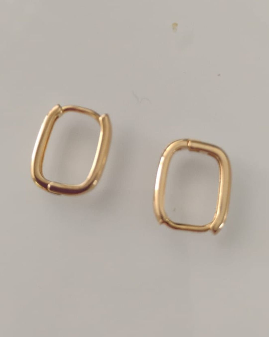 Brinco argola retangular